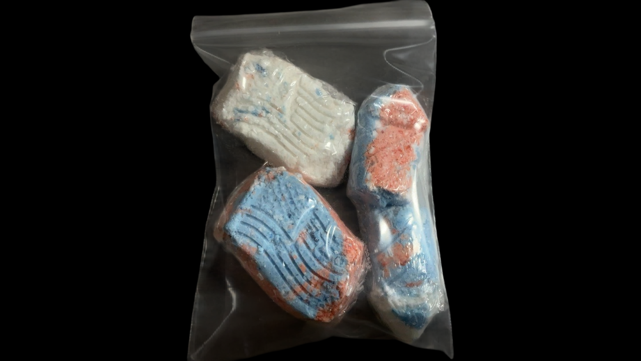 Freedom Factory Bath Bomb One Size Blue, White, Coral